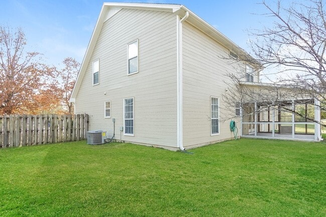 Building Photo - 132 Red Oak Ln