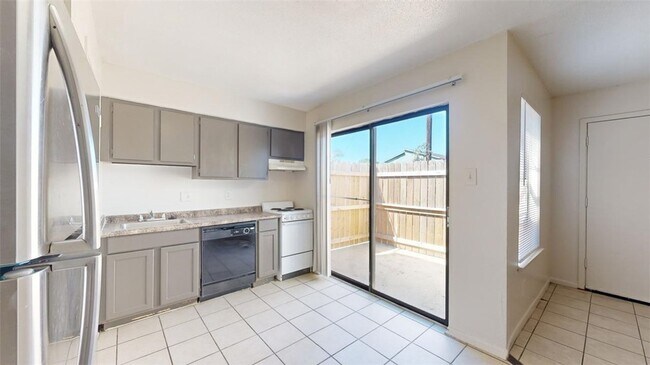 Building Photo - 725 Peppertree Dr