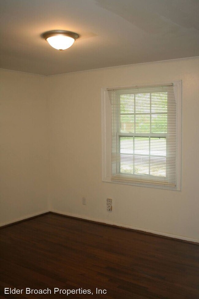 Building Photo - 2 br, 1 bath House - 547 E. Woodlawn Road