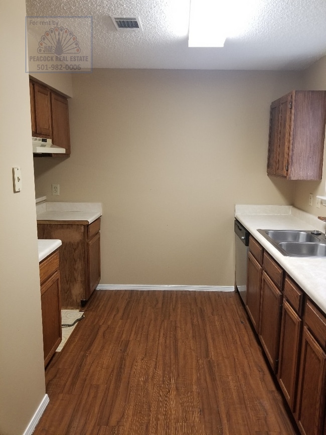 Building Photo - 20 Fieldcrest Ln