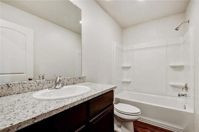 Building Photo - 525 Riverdale Dr