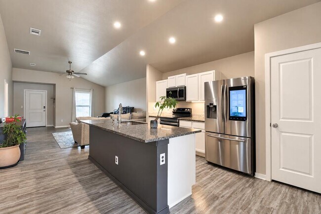 Building Photo - 9425 Ratliff Ridge Ave