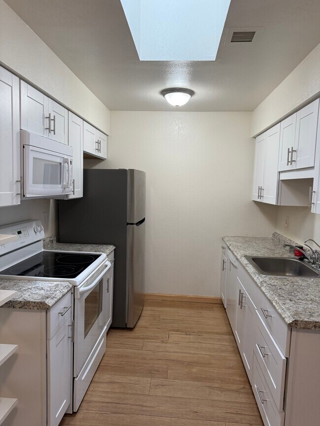 Building Photo - 3095 Shoshone Plz