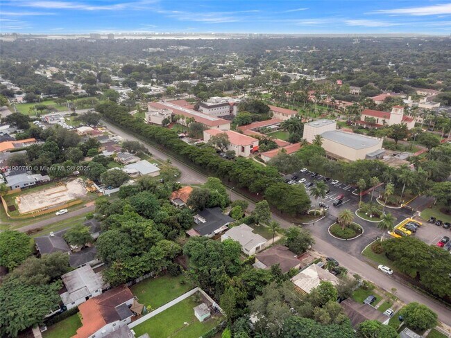 Building Photo - 69 NE 115th St