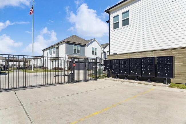 Building Photo - 2305 Silva Park Ln
