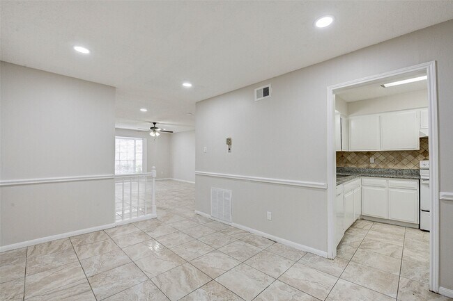 Building Photo - 7900 Westheimer Rd