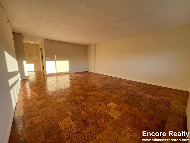 Building Photo - 80 Monmouth St