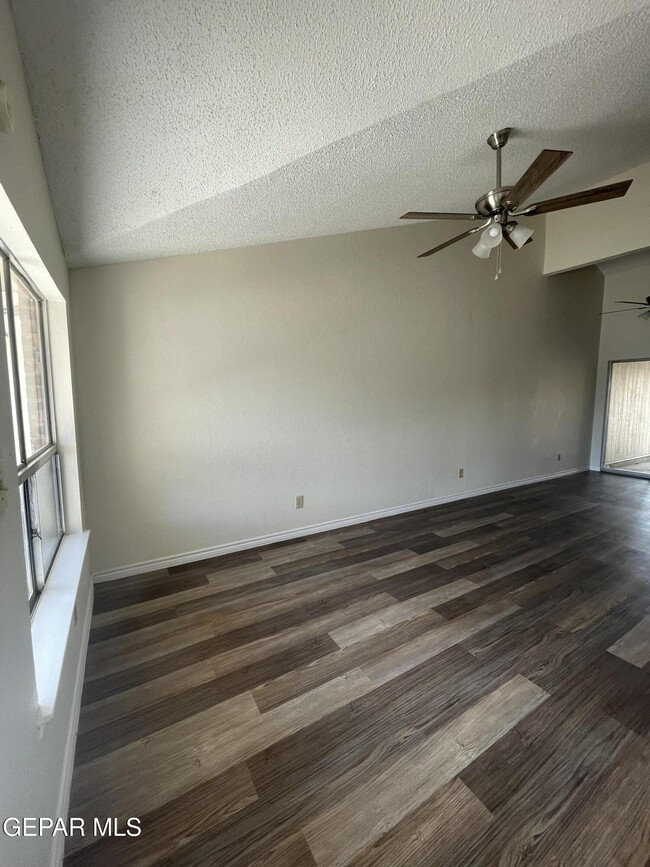 Building Photo - 847 Montera Rd