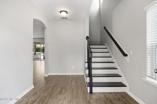 Building Photo - 92 Fernbrook Dr