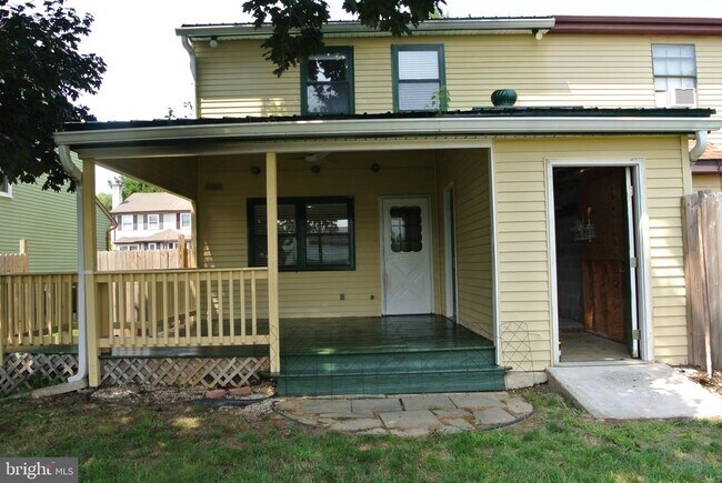 Building Photo - 6 Cobblestone Dr