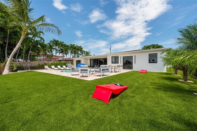 Building Photo - 21230 NE 25th Ct