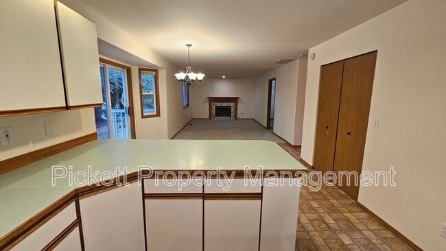 Building Photo - 12220 Ravena Pl NW