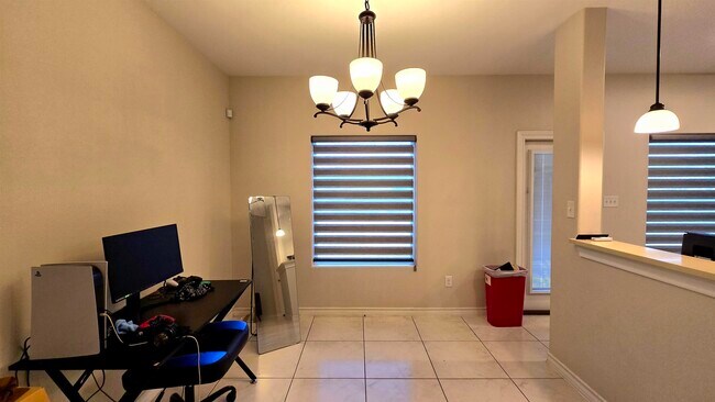 Building Photo - 6007 Vero Dr