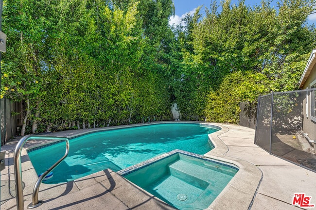 Building Photo - 1906 Veteran Ave