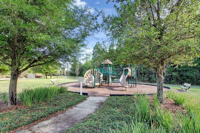 Building Photo - Spacious 4-Bedroom Home in Amelia Walk wit...