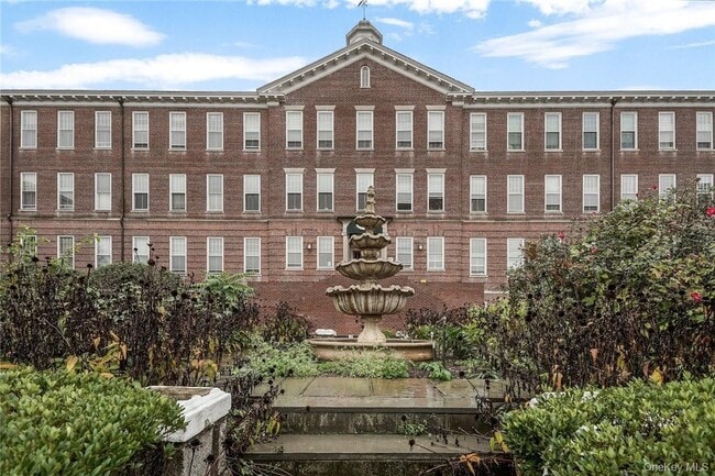 Building Photo - 1701 Crompond Rd