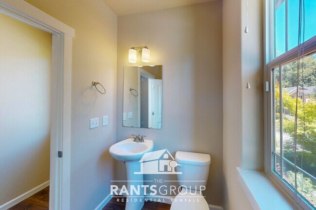 Building Photo - Stunning 4-Bedroom, 2.5-Bath Home within t...