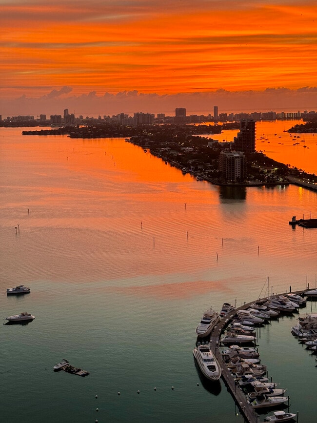 Building Photo - 1750 N Bayshore Dr