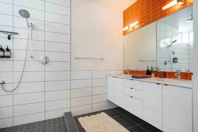 Building Photo - 2323 W Crockett St