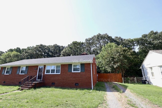 Building Photo - 5601 Eunice Dr