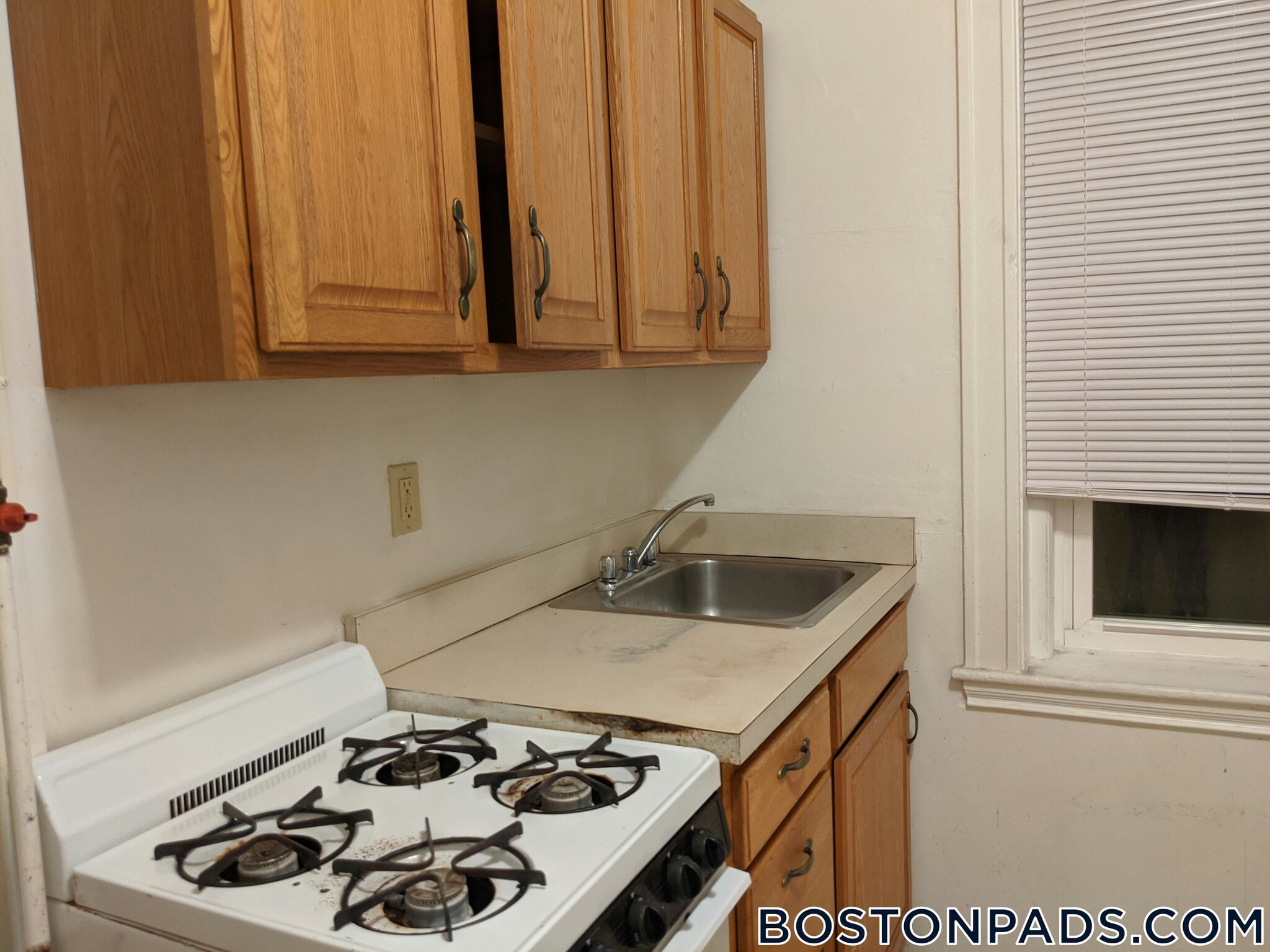 Building Photo - 137 Park Dr