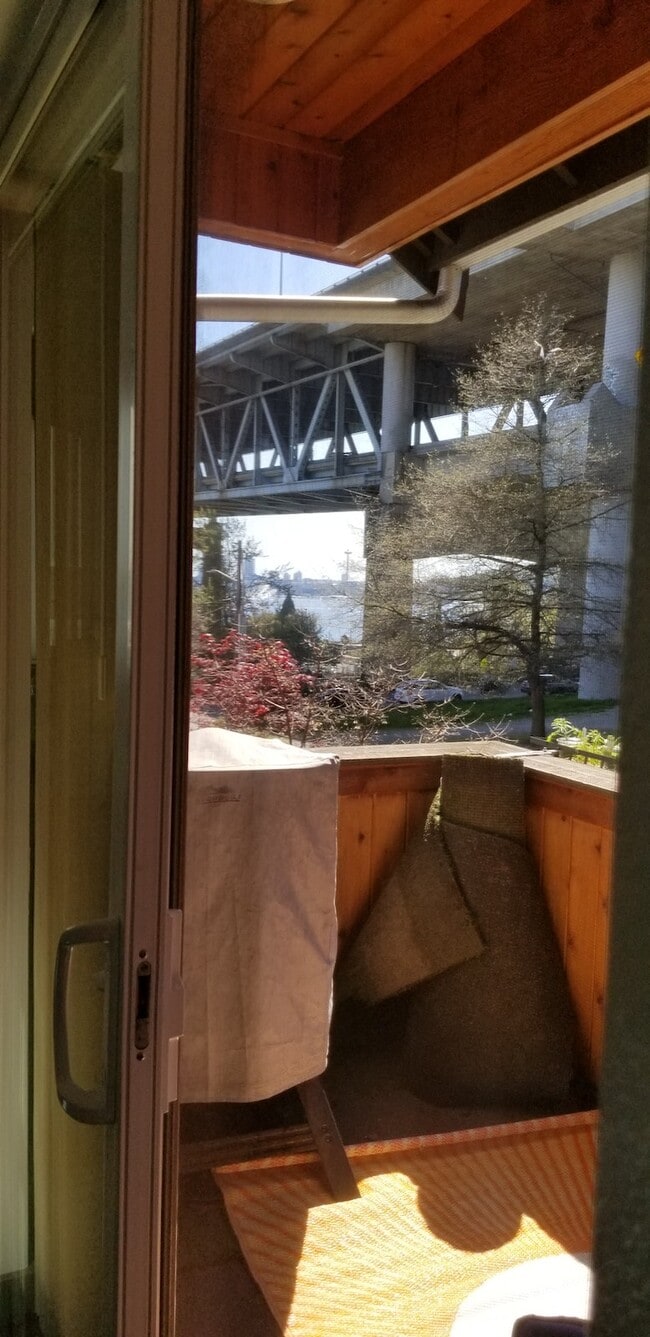 Building Photo - 4032 Pasadena Pl NE