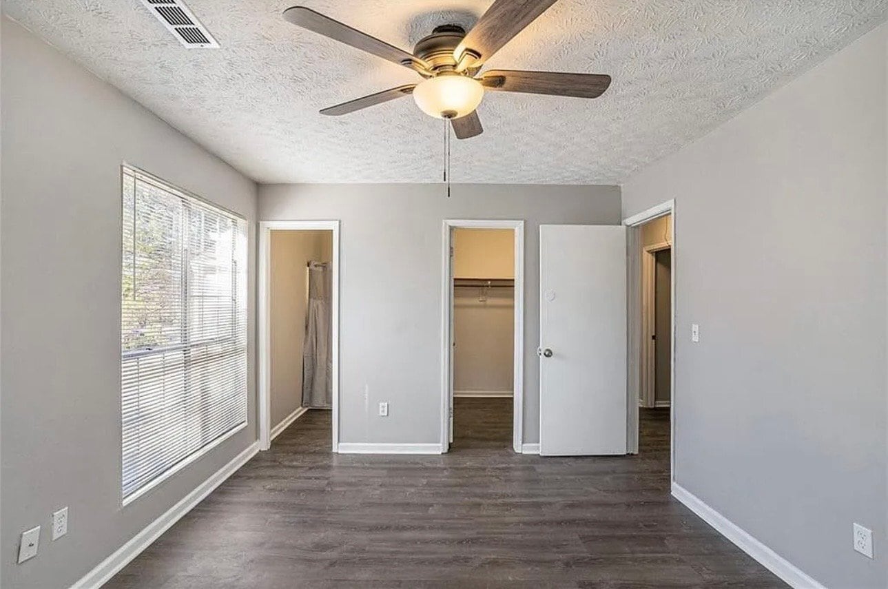 Building Photo - 5472 Glen Haven Dr