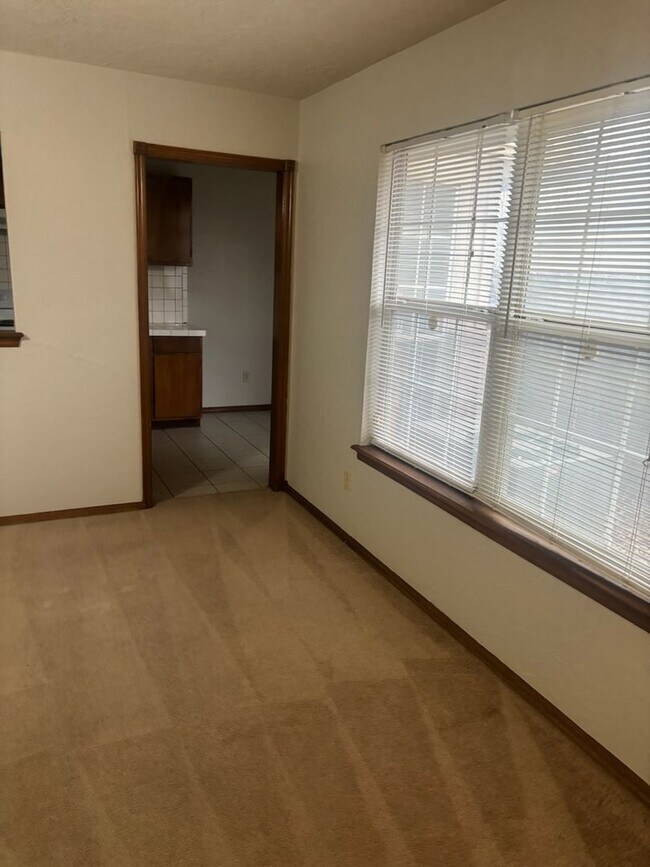 Building Photo - 2 Bed, 2 Bath Duplex in Mountain View Area