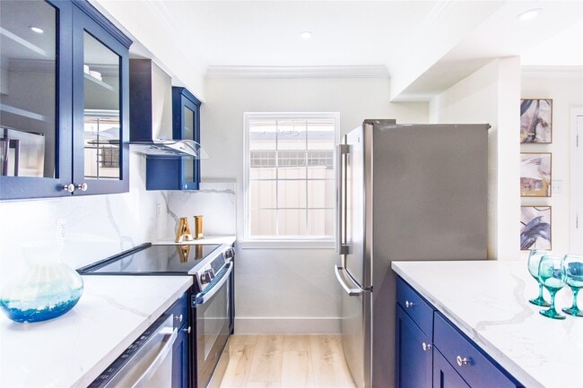 Building Photo - 5805 Valley Forge Dr