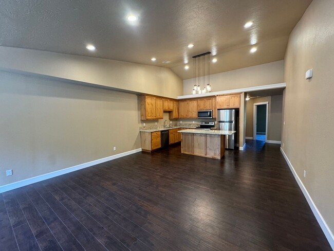 Building Photo - Brand new 3 bedroom 2 bath home in 55+ Com...