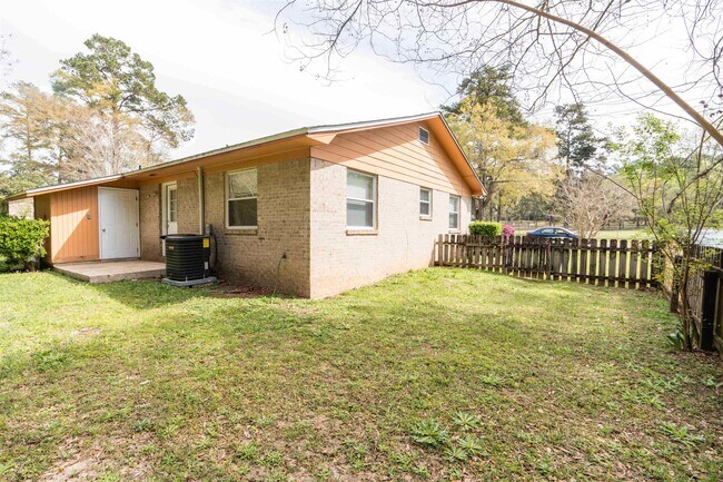 Building Photo - 2418 Atlas Rd