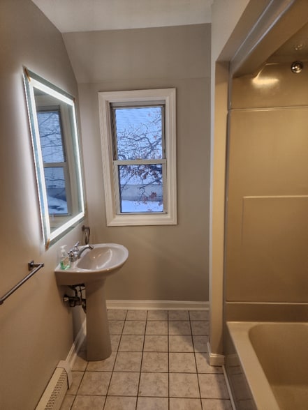 Building Photo - 77 Carmine St