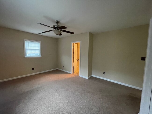 Building Photo - Chesterfield Heights