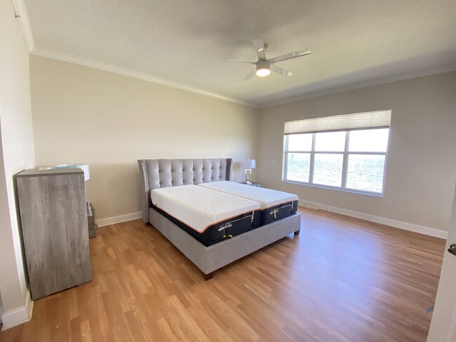 Building Photo - Minutemen