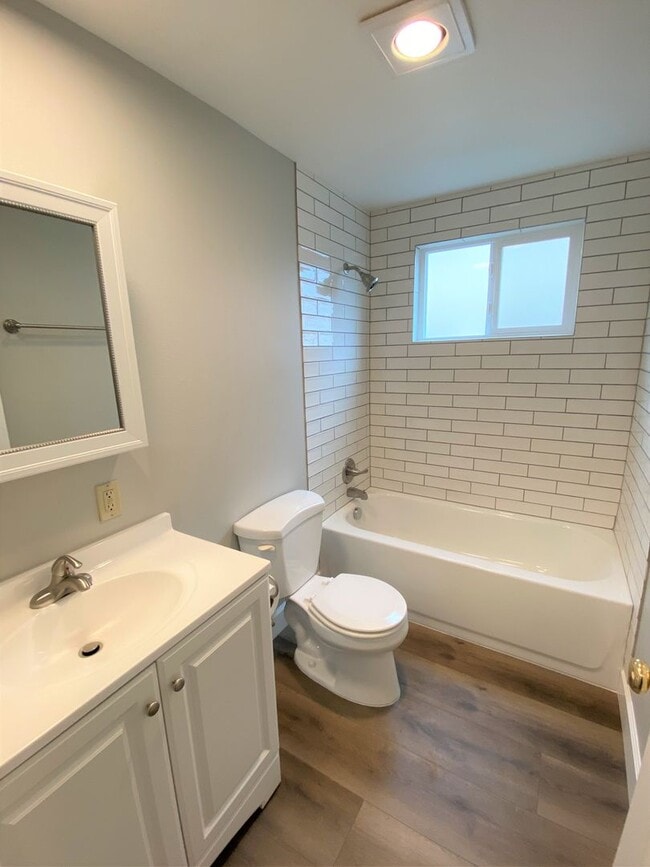 Building Photo - Beautifully Updated Ground-Level 2-Bedroom!