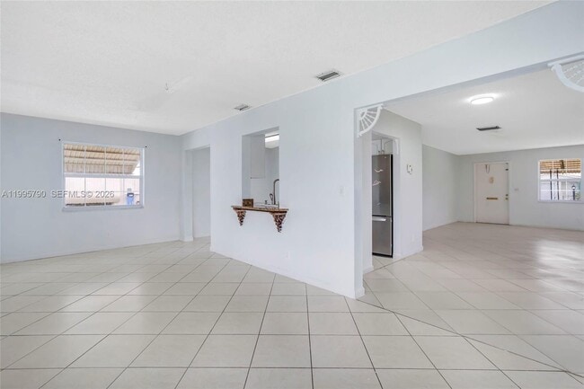 Building Photo - 1005 SW 18th St