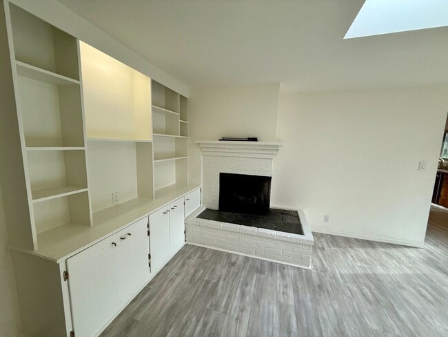 Building Photo - Charming 4-Bedroom Rental in the Heart of Downtown Bothell!