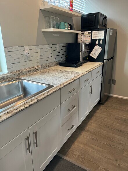 Building Photo - 241 E 36th St