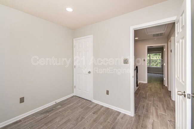 Building Photo - 5522 Jowett Ct