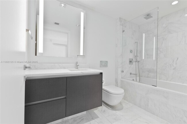 Building Photo - 1451 Brickell Ave