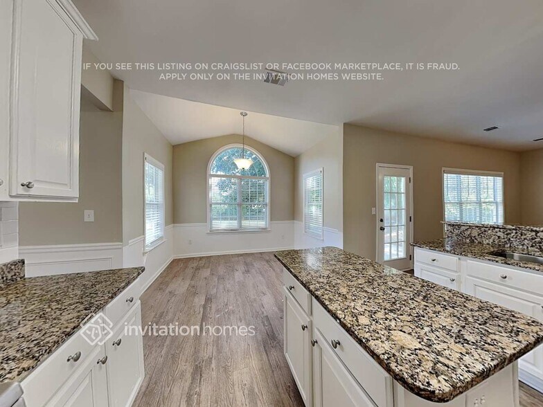 Building Photo - 2696 Summerbrooke Dr
