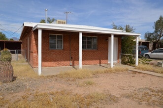 Building Photo - 4525 E Montecito St