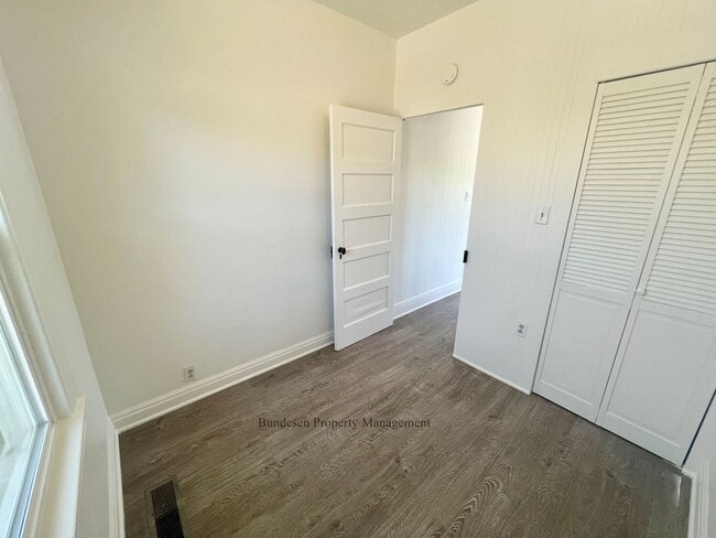 Building Photo - Charming Downtown Petaluma Gem - 3bed 1.5 Bath Available Now !