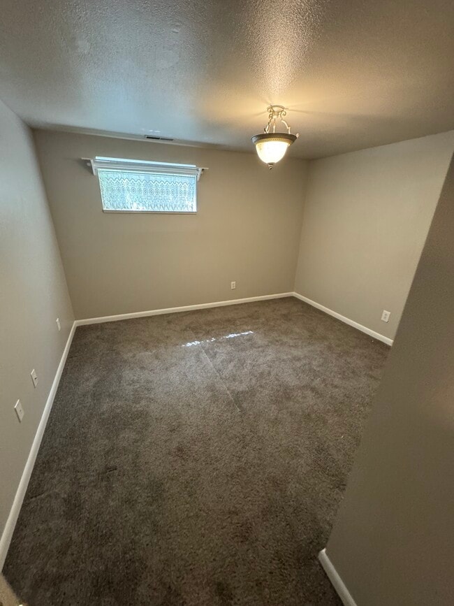 Building Photo - 891 N 300 W