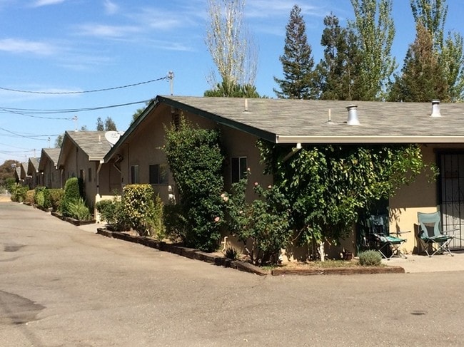 Building Photo - Hidden Court Duplexes