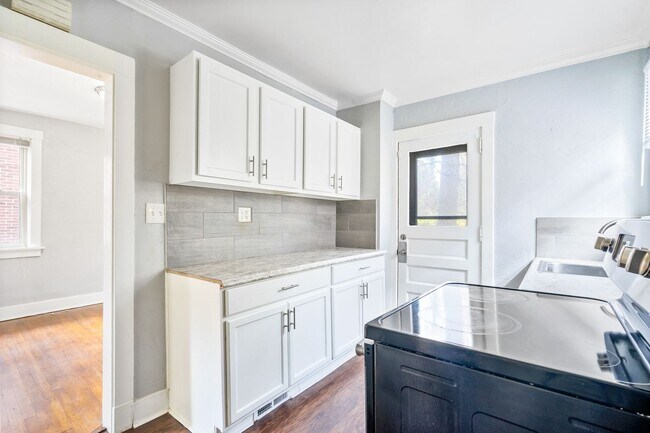 Building Photo - 2043 Boggs Ave