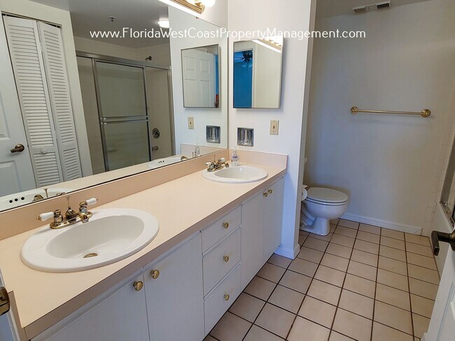 Building Photo - ANNUAL LEASE! SUPER CUTE 2 BEDROOM/2 BATH ...