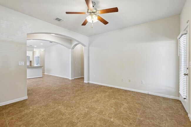 Building Photo - 711 Rolling Oak Dr
