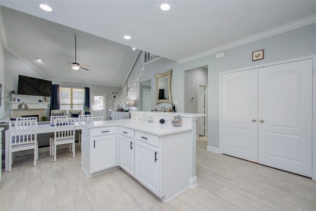 Building Photo - 19 Canterborough Pl