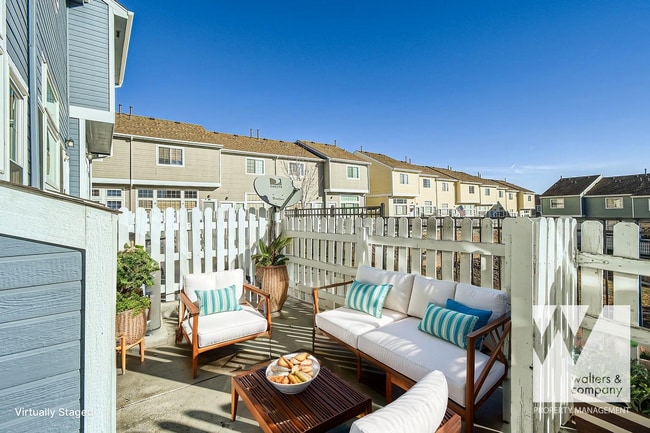 Building Photo - Modern 2-Bed Townhouse with Private En-Suites, Parking for 3 Cars  & Community Amenities